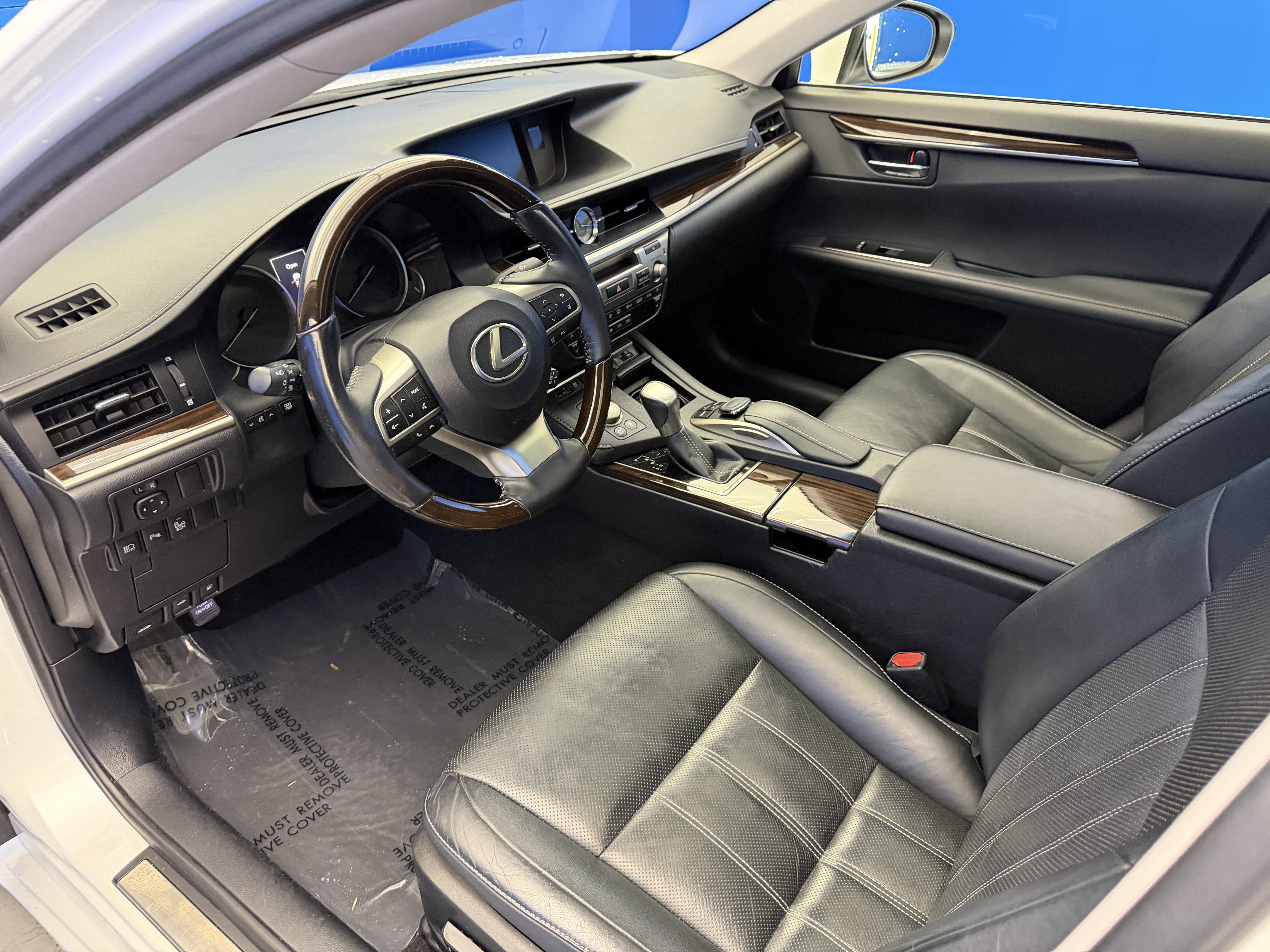 Used 2016 Lexus ES 300h w/ Luxury Package w/Wood Trim FWD image 11