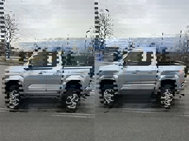 Used 2025 Toyota Tacoma SR5 image 2