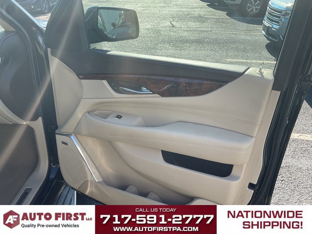 Used 2015 Cadillac Escalade Luxury AWD/4WD image 19