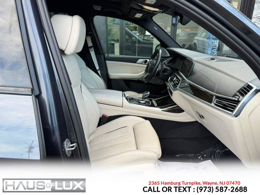 Used 2020 BMW X7 M50i w/ Dynamic Handling Package AWD/4WD image 23