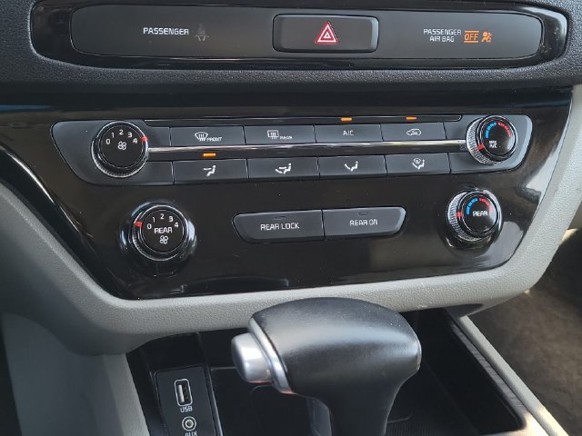Used 2019 Kia Sedona EX FWD image 33