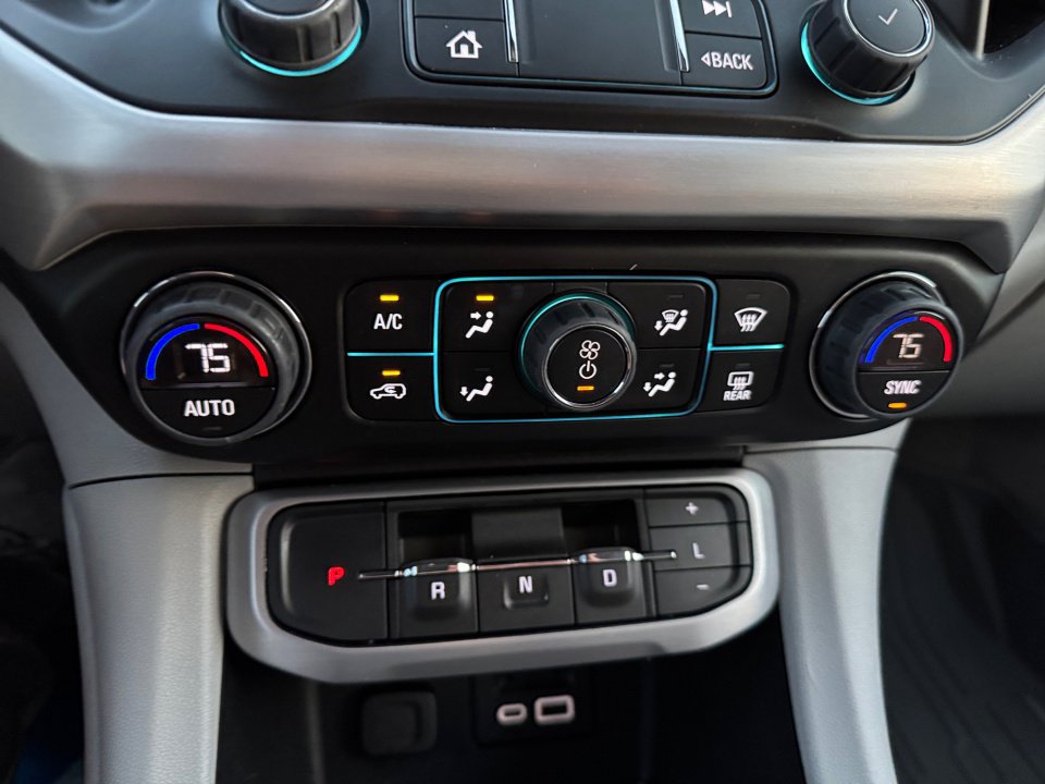 Certified 2022 GMC Acadia SLT w/ Trailering Package image 21