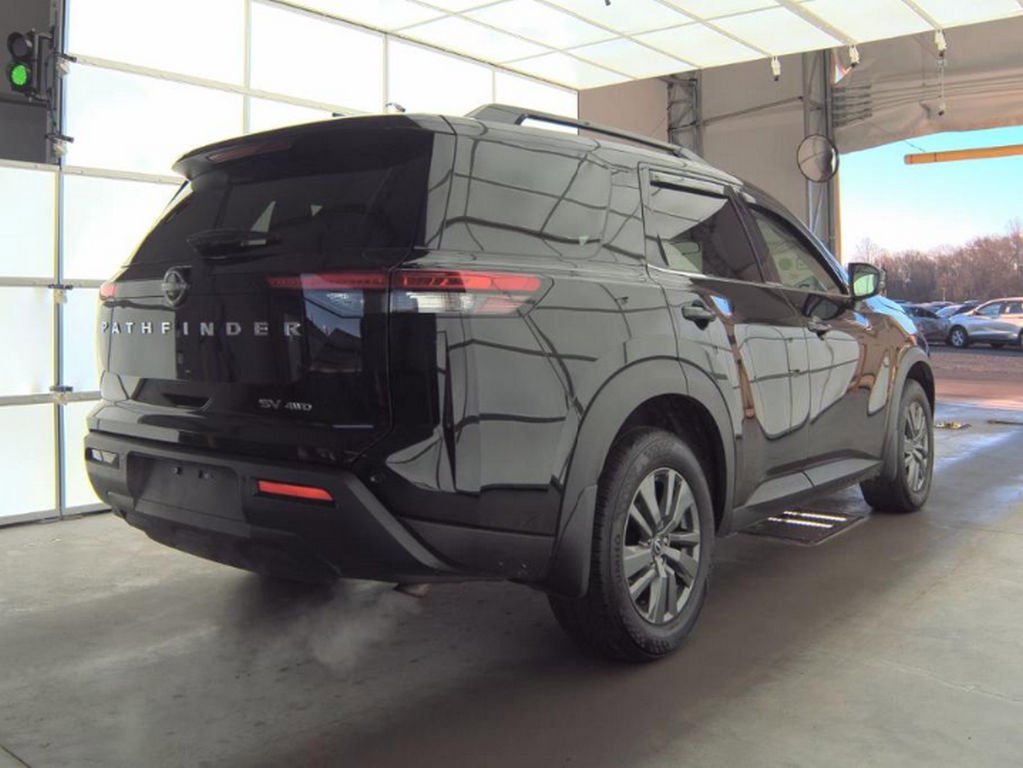 Used 2024 Nissan Pathfinder SV image 4