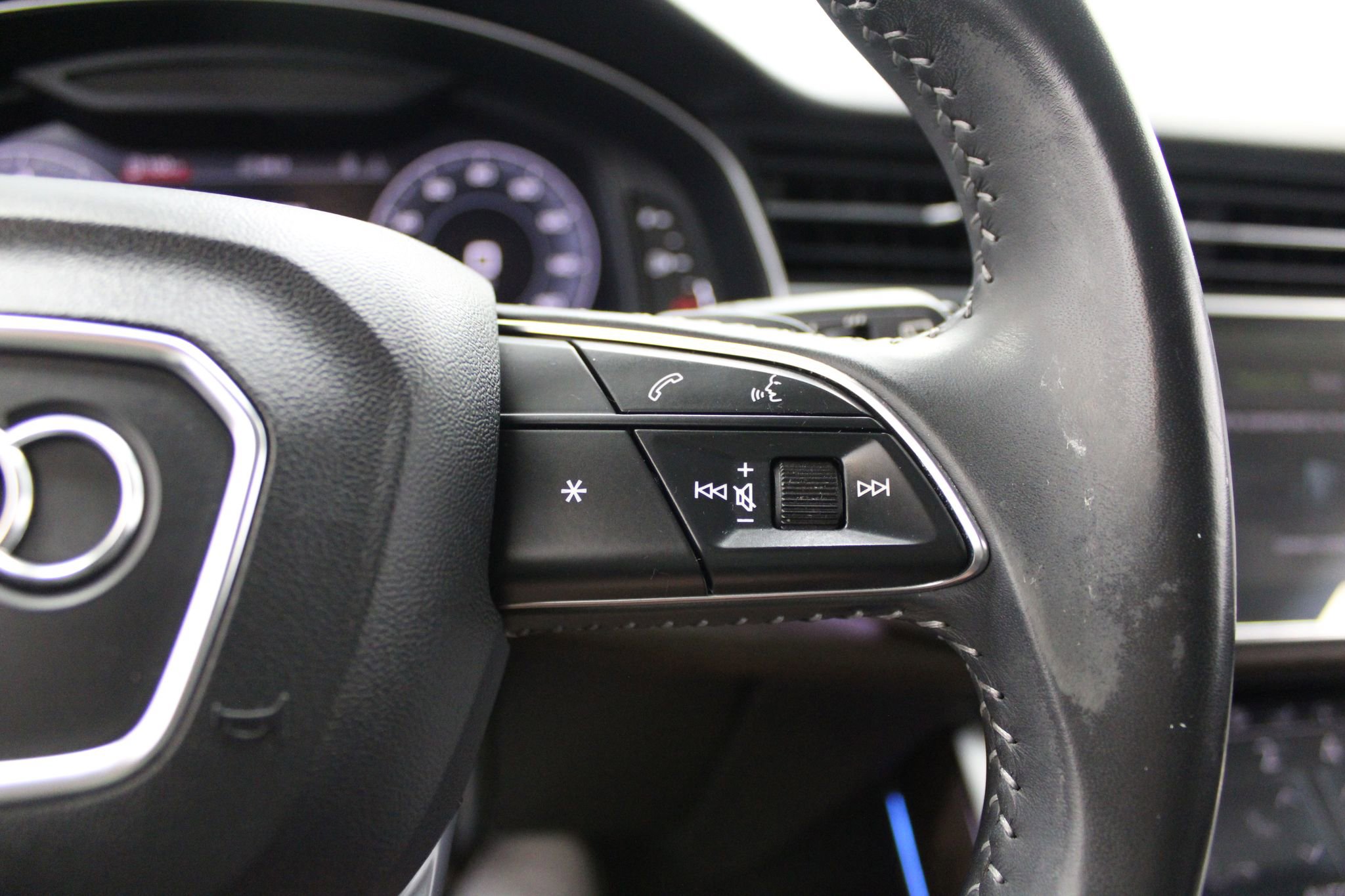 Used 2020 Audi Q8 Premium Plus AWD/4WD image 42