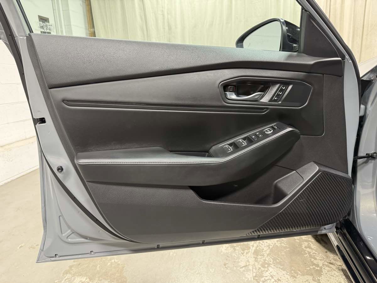 Used 2025 Honda Accord Sport image 6