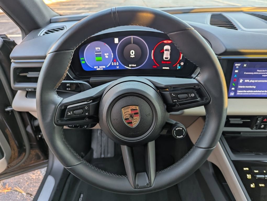 Certified 2025 Porsche Macan Electric image 30