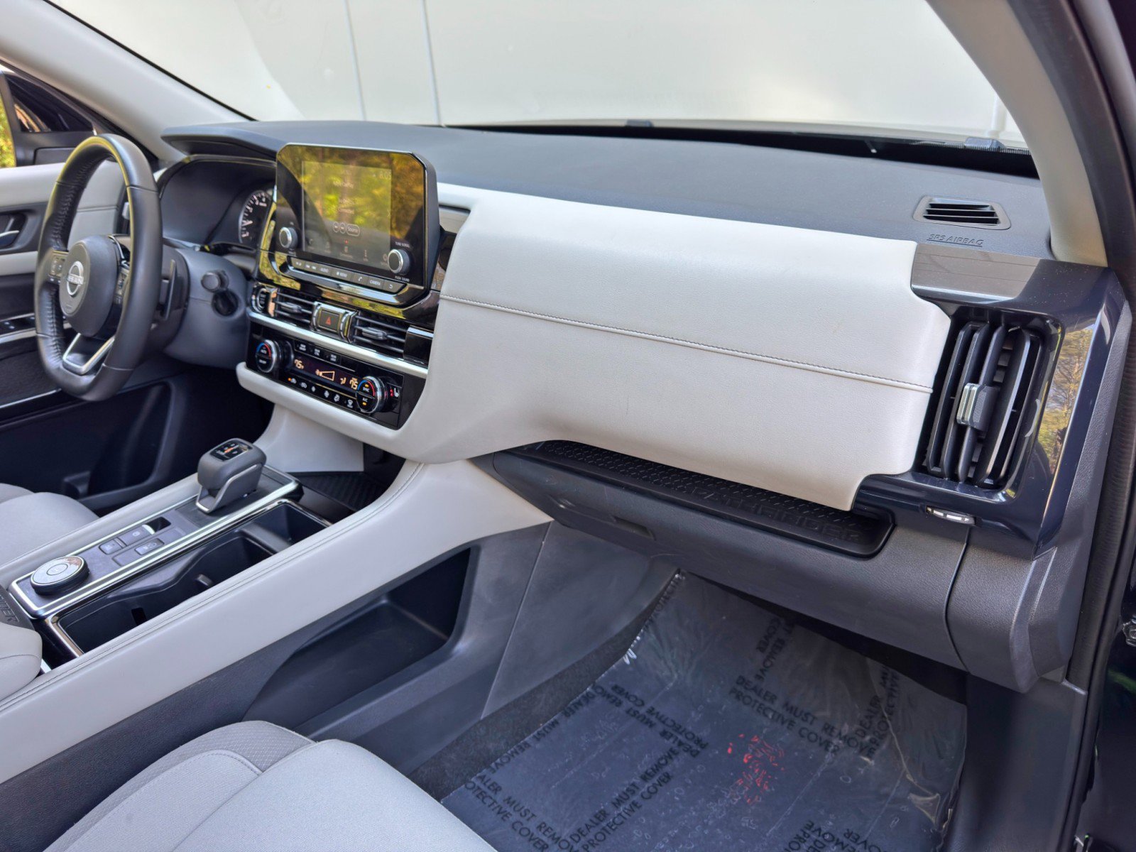 Used 2022 Nissan Pathfinder SV w/ SV Premium Package image 14