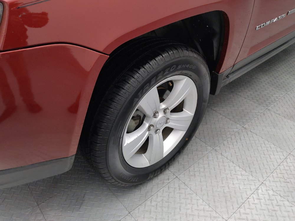 Used 2014 Jeep Compass Latitude FWD image 31