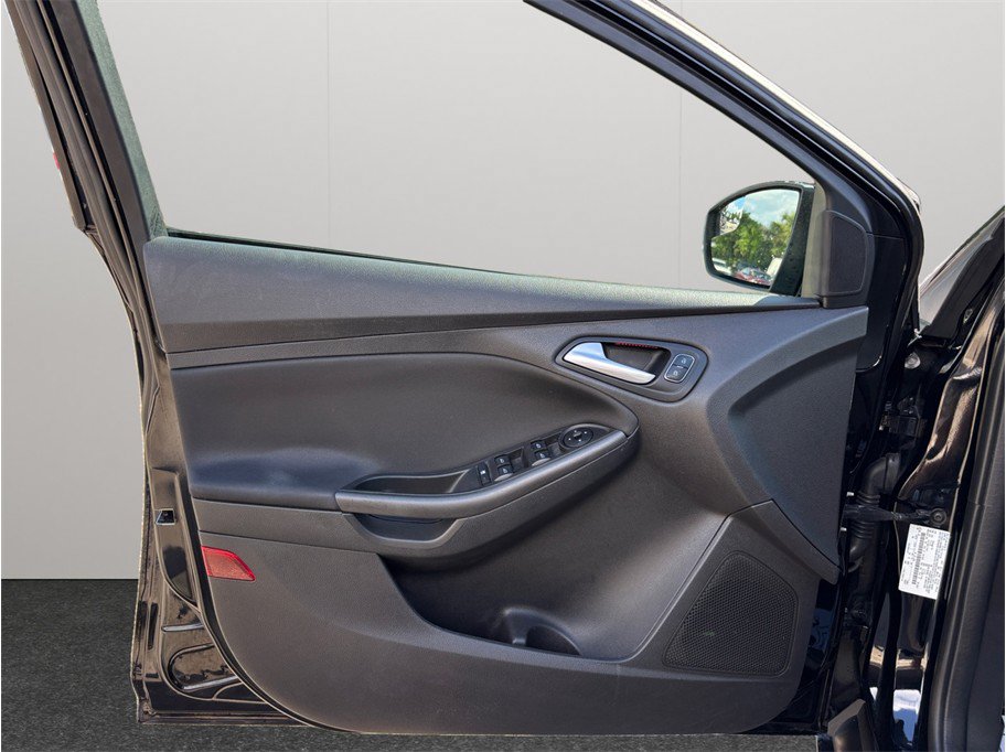 Used 2017 Ford Focus SEL FWD image 16