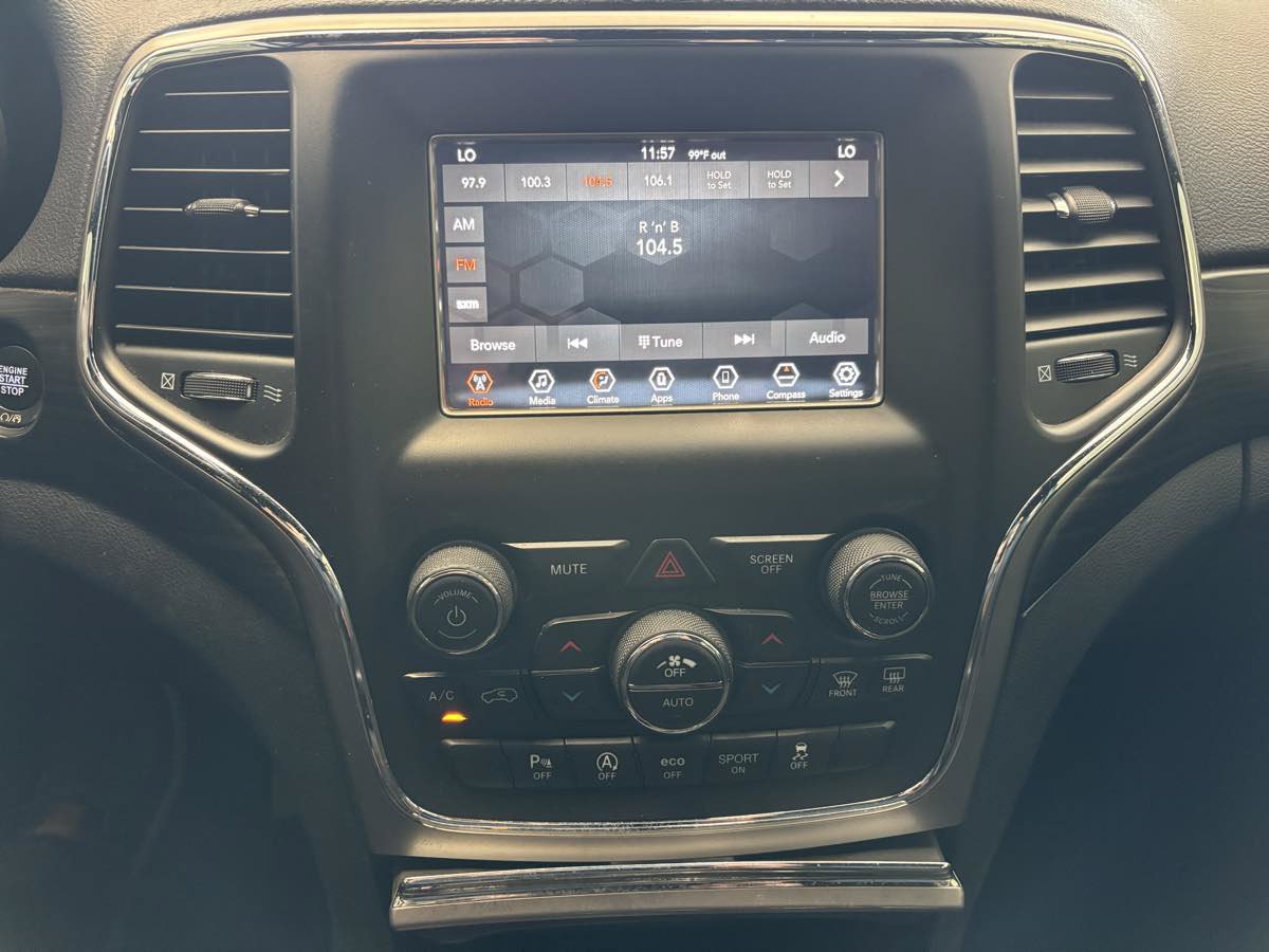 Used 2020 Jeep Grand Cherokee Laredo RWD image 16