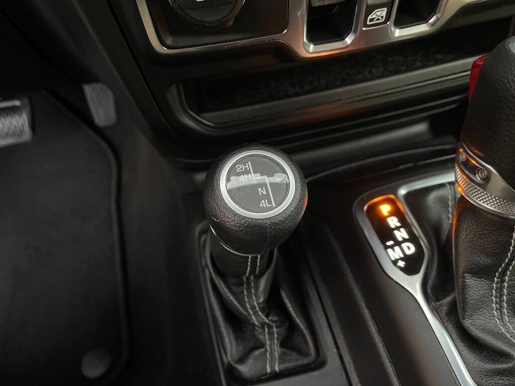 Used 2021 Jeep Wrangler Unlimited Sahara AWD/4WD image 15