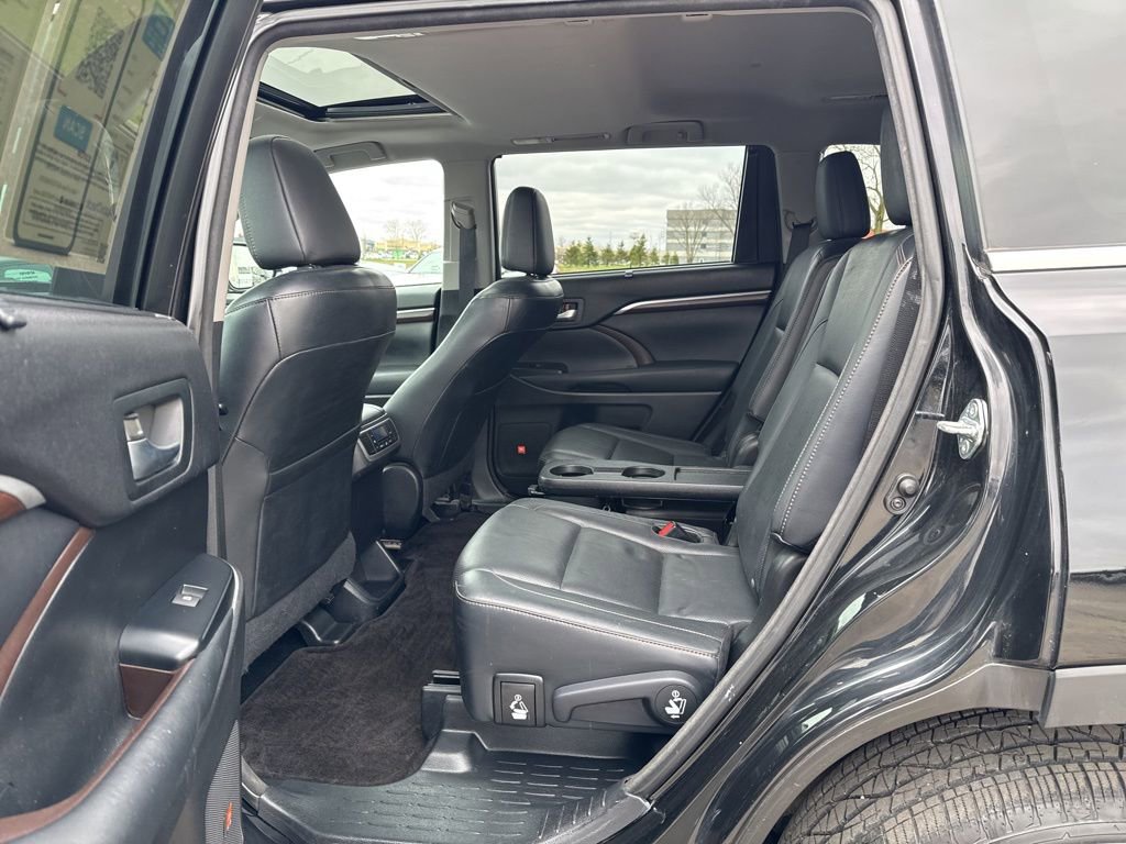 Used 2015 Toyota Highlander Limited AWD/4WD image 35