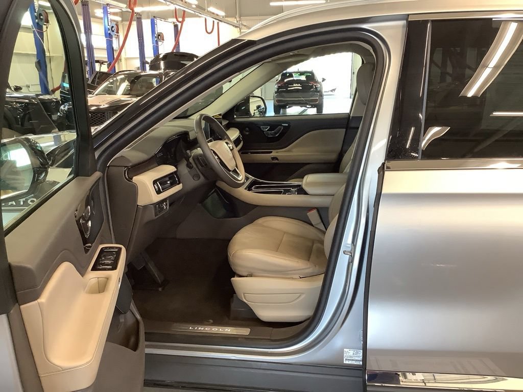 Used 2020 Lincoln Aviator Reserve w/ Equipment Group 201A AWD/4WD image 17
