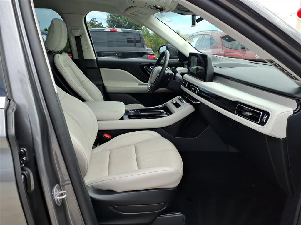Used 2025 Lincoln Aviator Reserve w/ Illumination Package RWD image 17