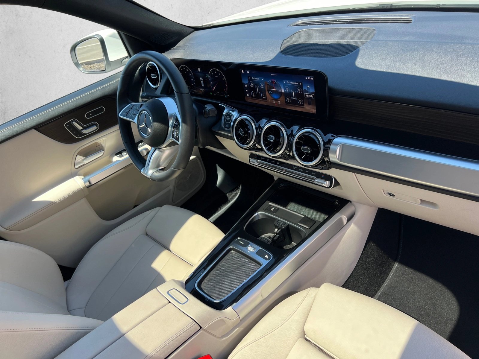 Used 2026 Mercedes-Benz GLB 250 4MATIC image 28