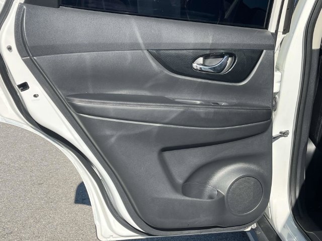 Used 2017 Nissan Rogue SL w/ SL Premium Package FWD image 17
