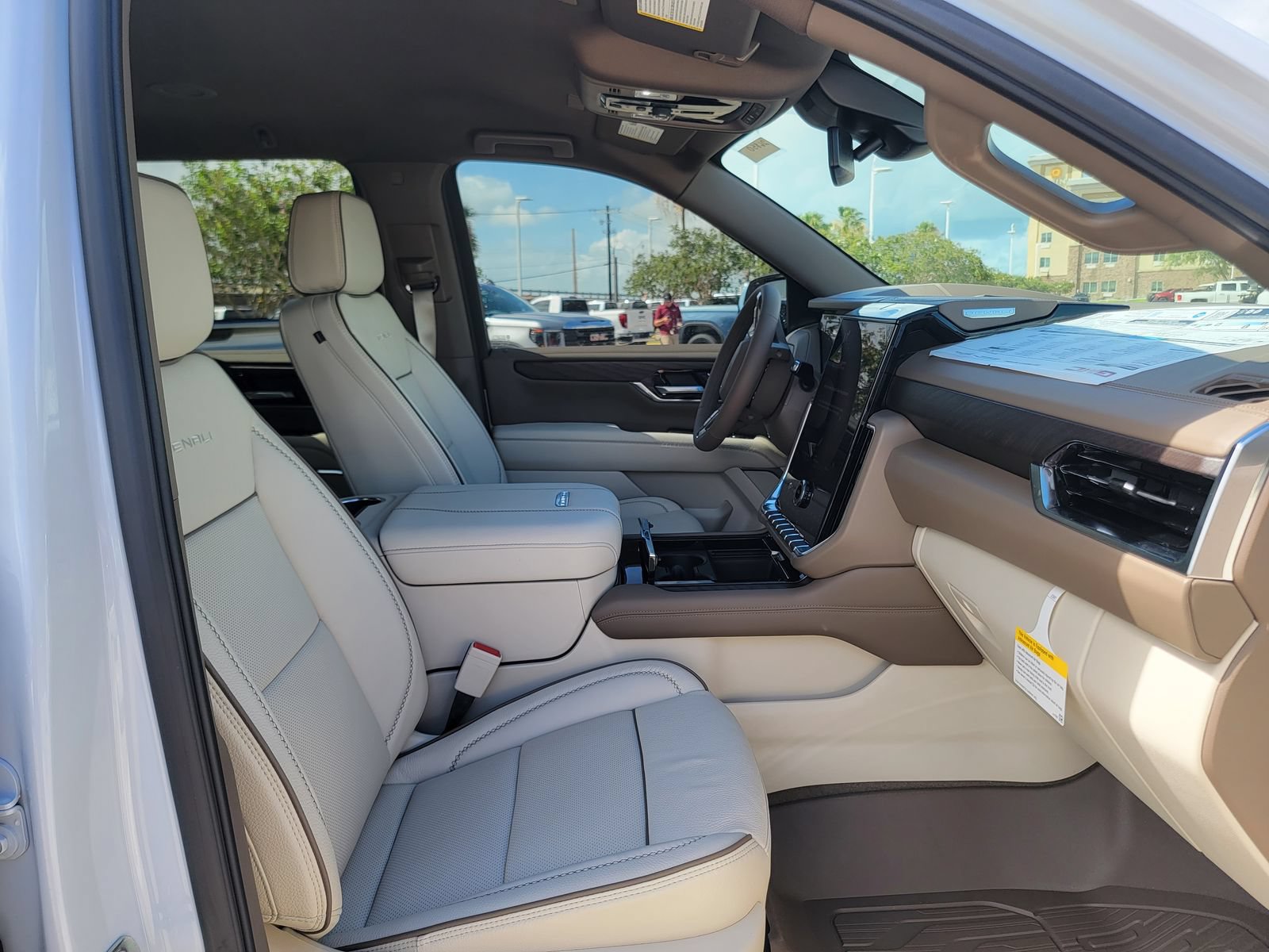 New 2026 GMC Yukon XL Denali w/ LPO, Floor Liner Package AWD/4WD image 11
