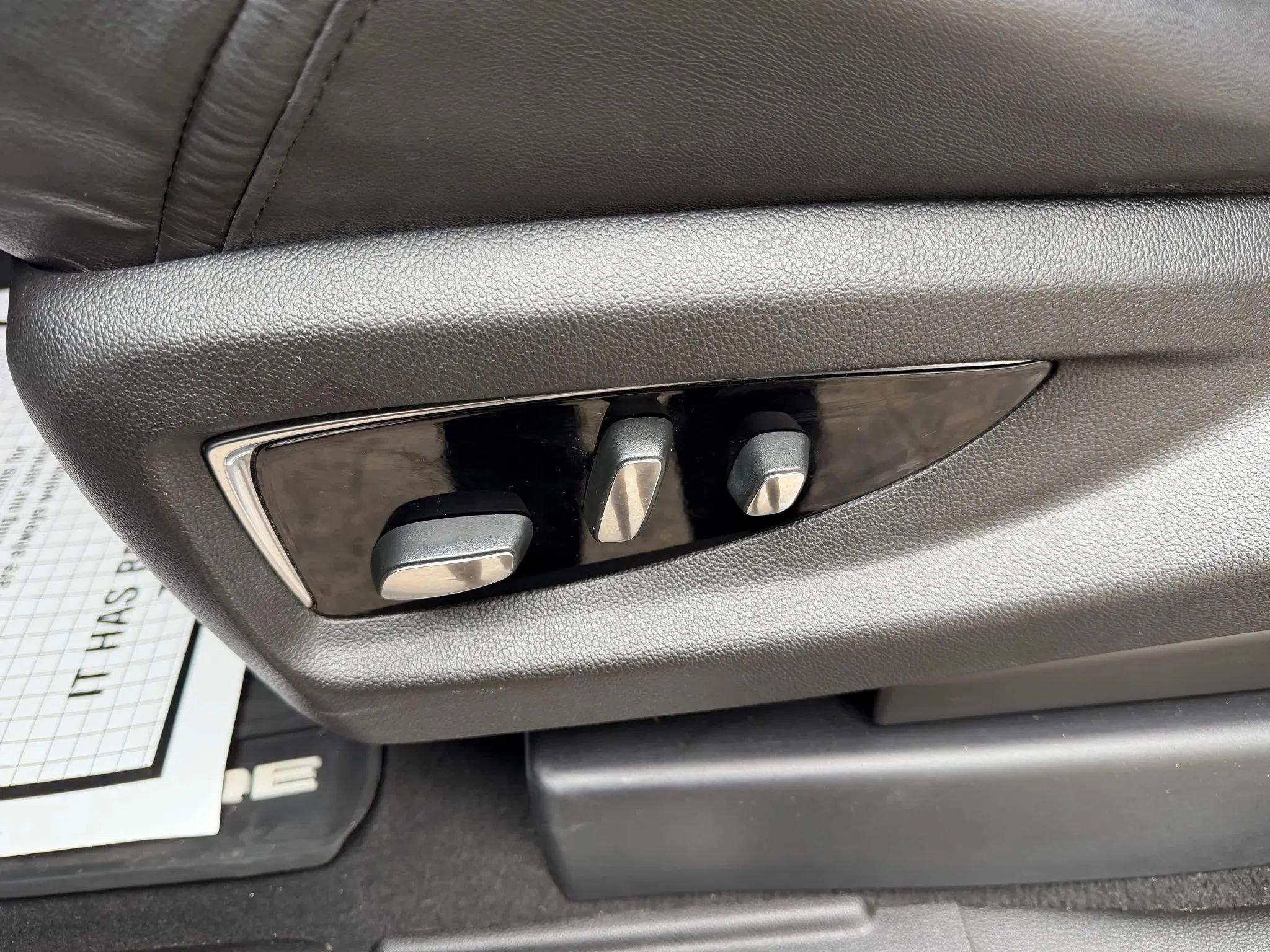 Used 2018 Cadillac Escalade Luxury image 25