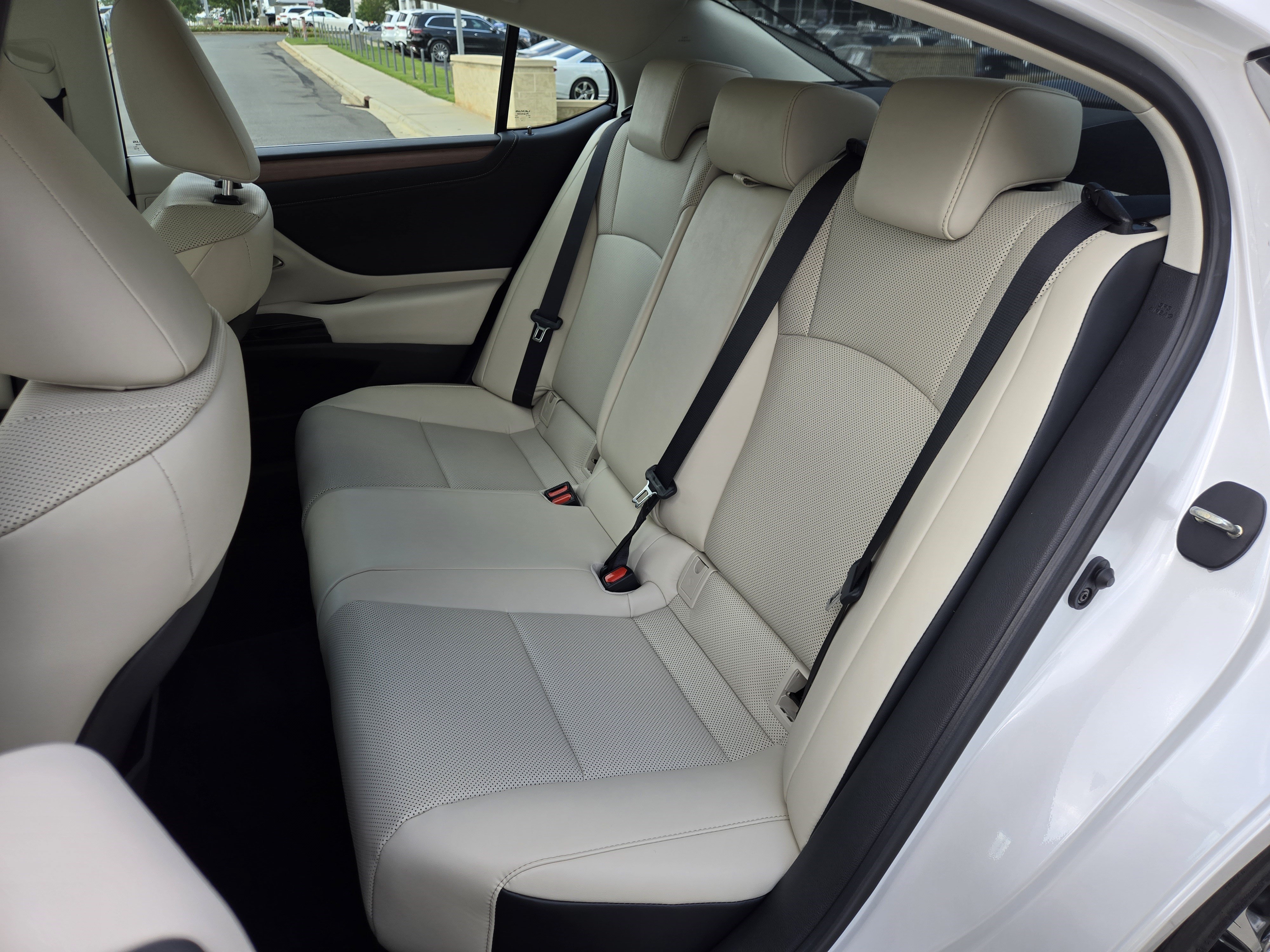 Used 2025 Lexus ES 350 w/ Premium Package FWD image 32