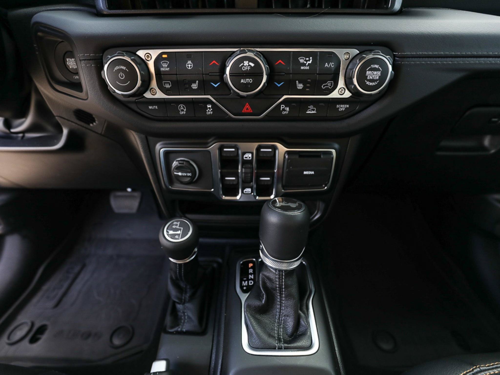 Used 2026 Jeep Wrangler Unlimited Sahara AWD/4WD image 18
