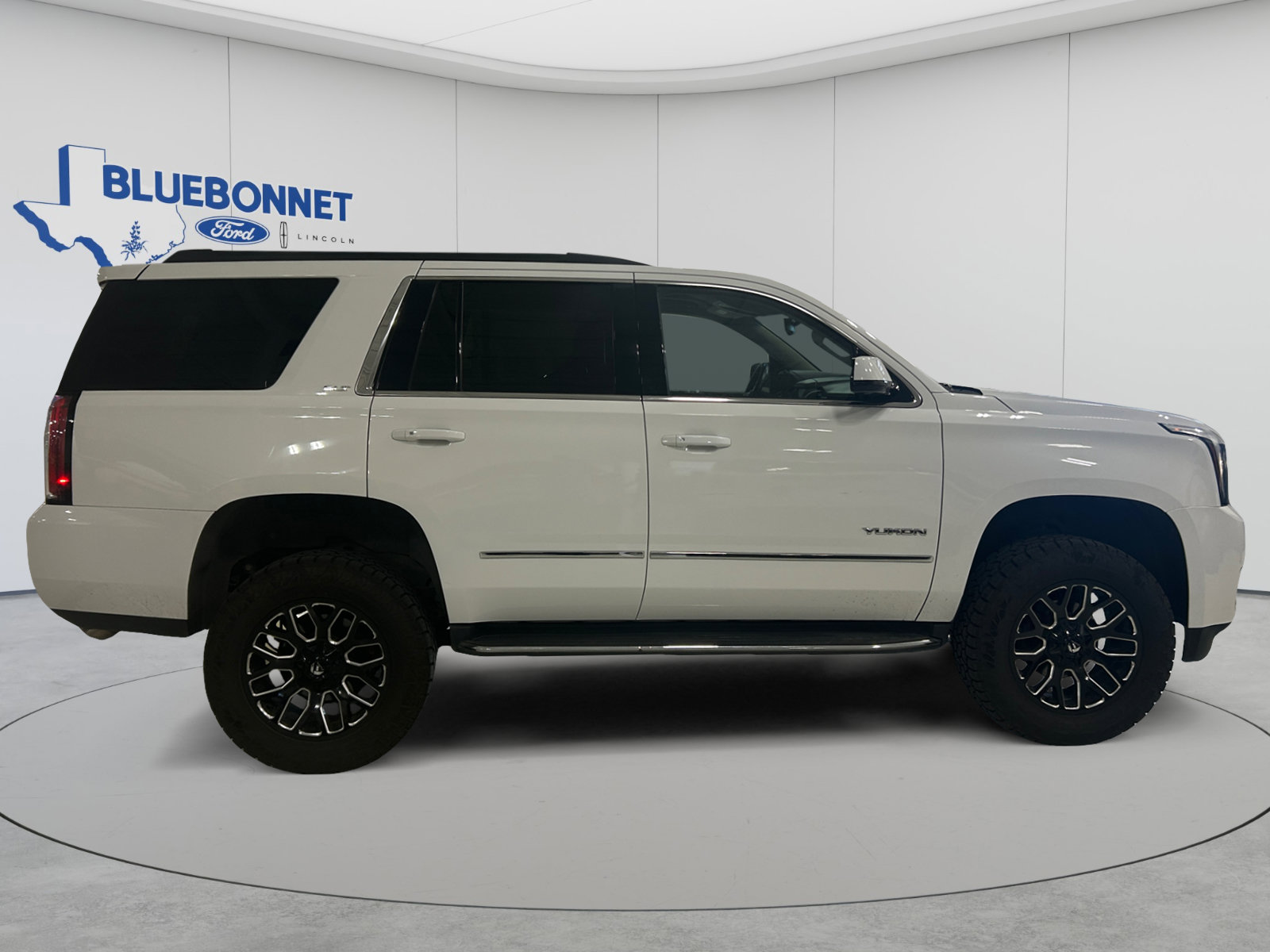 Used 2020 GMC Yukon SLT w/ Premium Edition AWD/4WD image 4