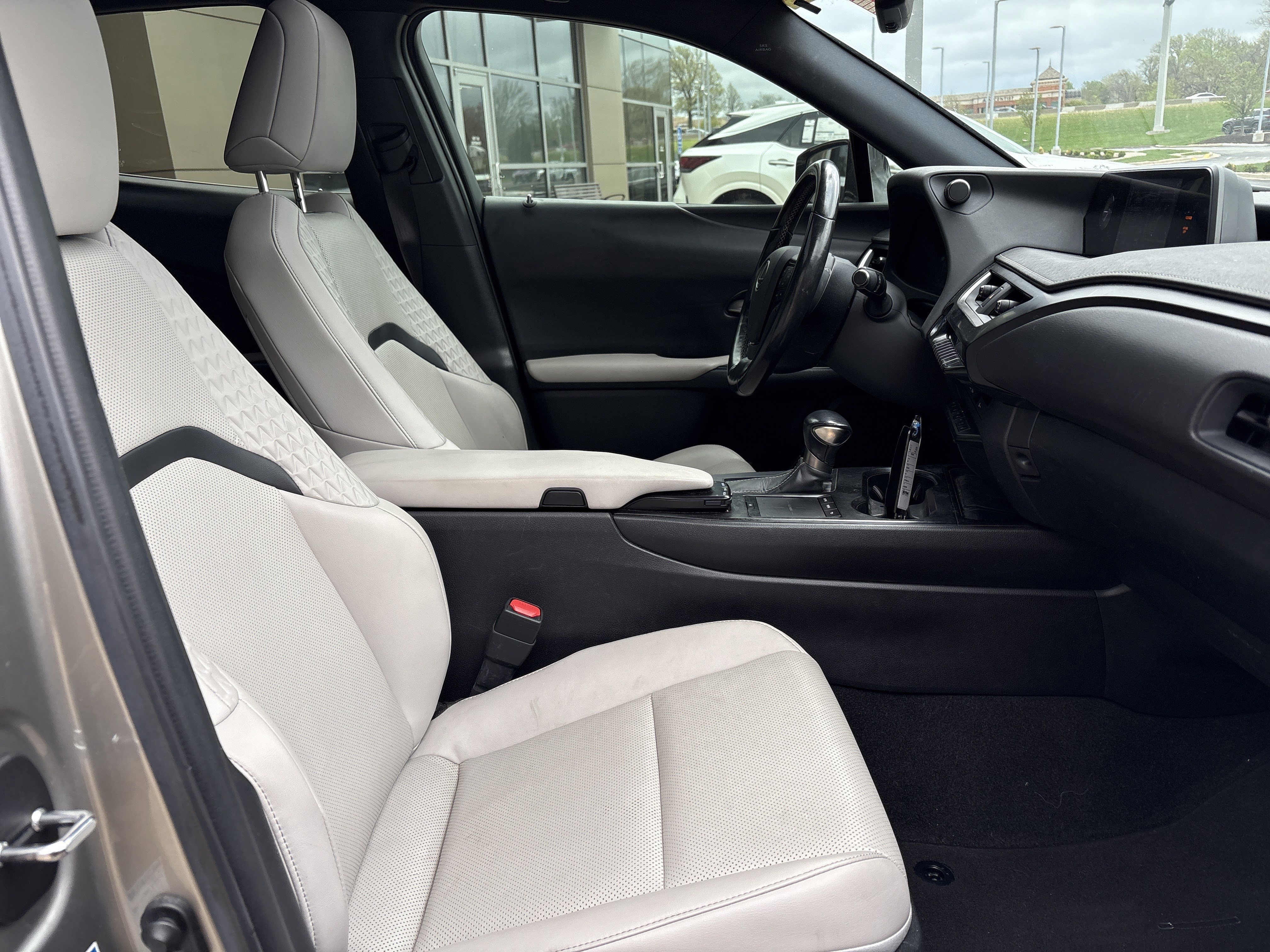 Used 2020 Lexus UX 250h w/ Premium Package image 33