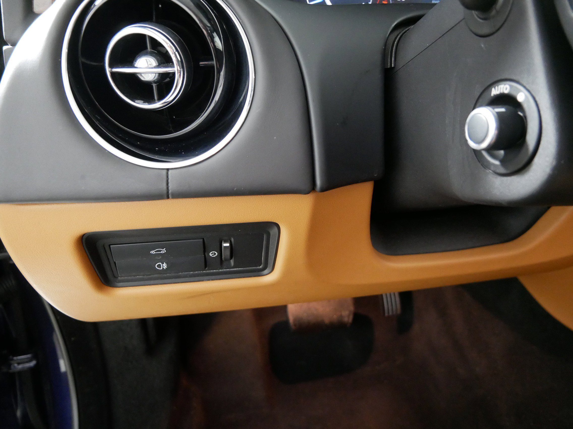 Used 2017 Jaguar XJ L Portfolio image 26