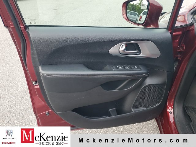 Used 2019 Chrysler Pacifica Touring-L Plus w/ Advanced Safetytec Group FWD image 8