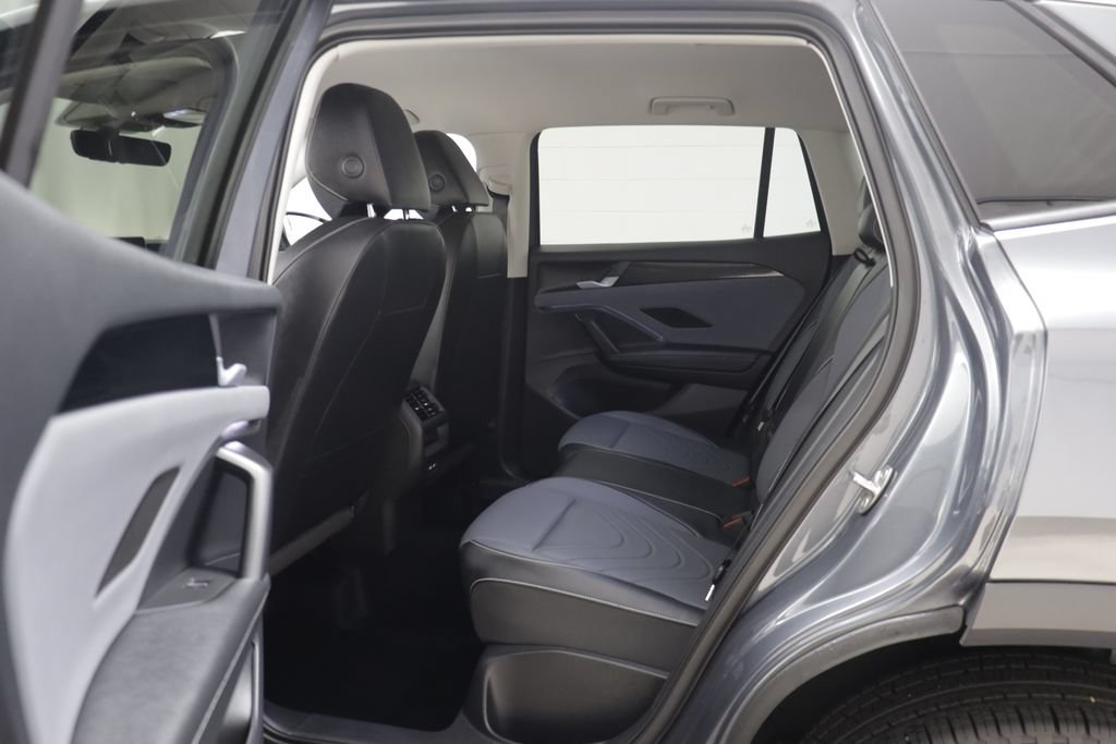 Used 2026 Volkswagen Tiguan SE AWD/4WD image 13