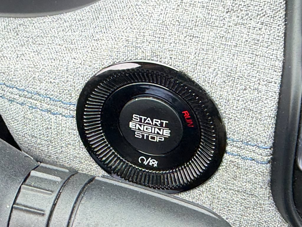 Used 2025 Jeep Compass Latitude w/ Sun & Sound Group AWD/4WD image 34
