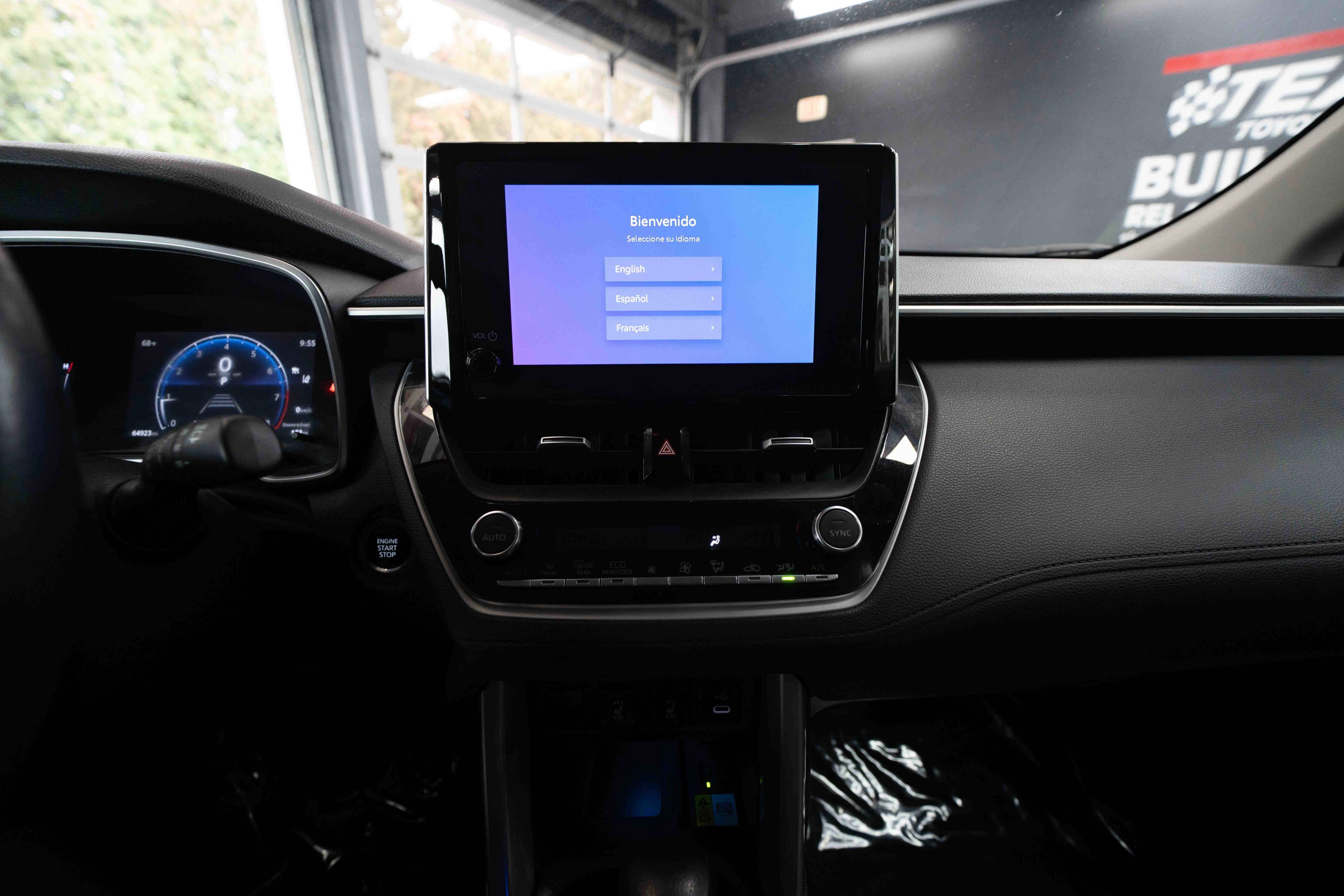 Used 2023 Toyota Corolla Cross XLE image 17