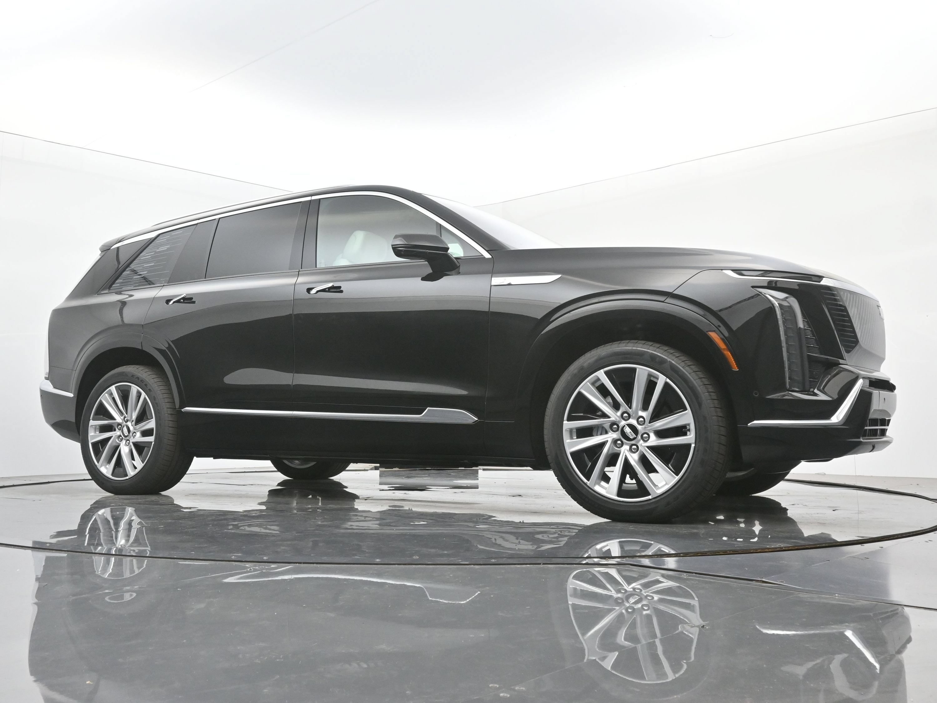 New 2026 Cadillac Vistiq Premium Luxury w/ LPO, Floor Liner Package AWD/4WD image 21