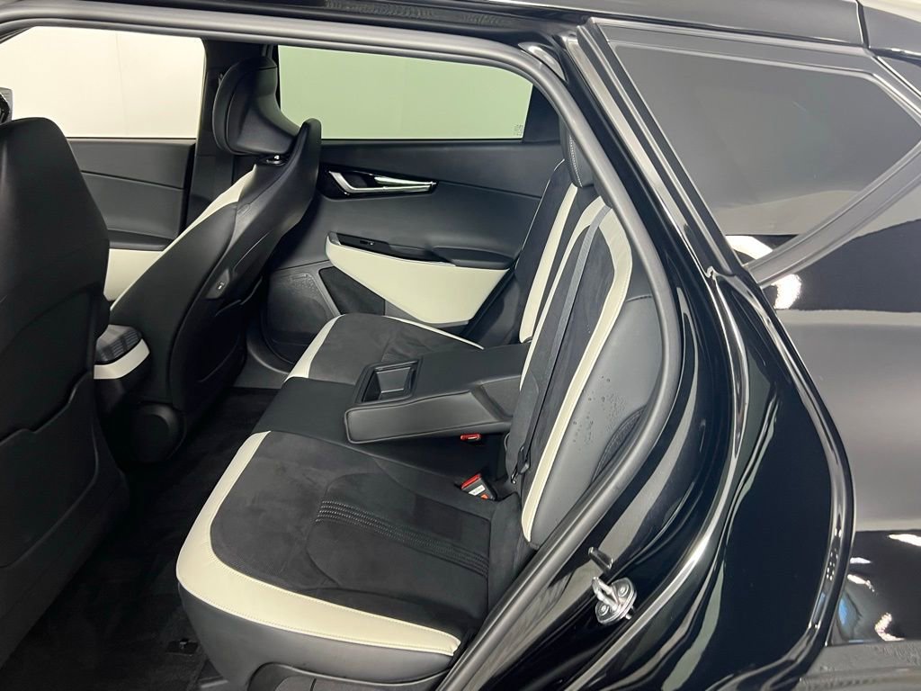 Used 2023 Kia EV6 GT-Line w/ GT-Line Suede Seat Package image 27