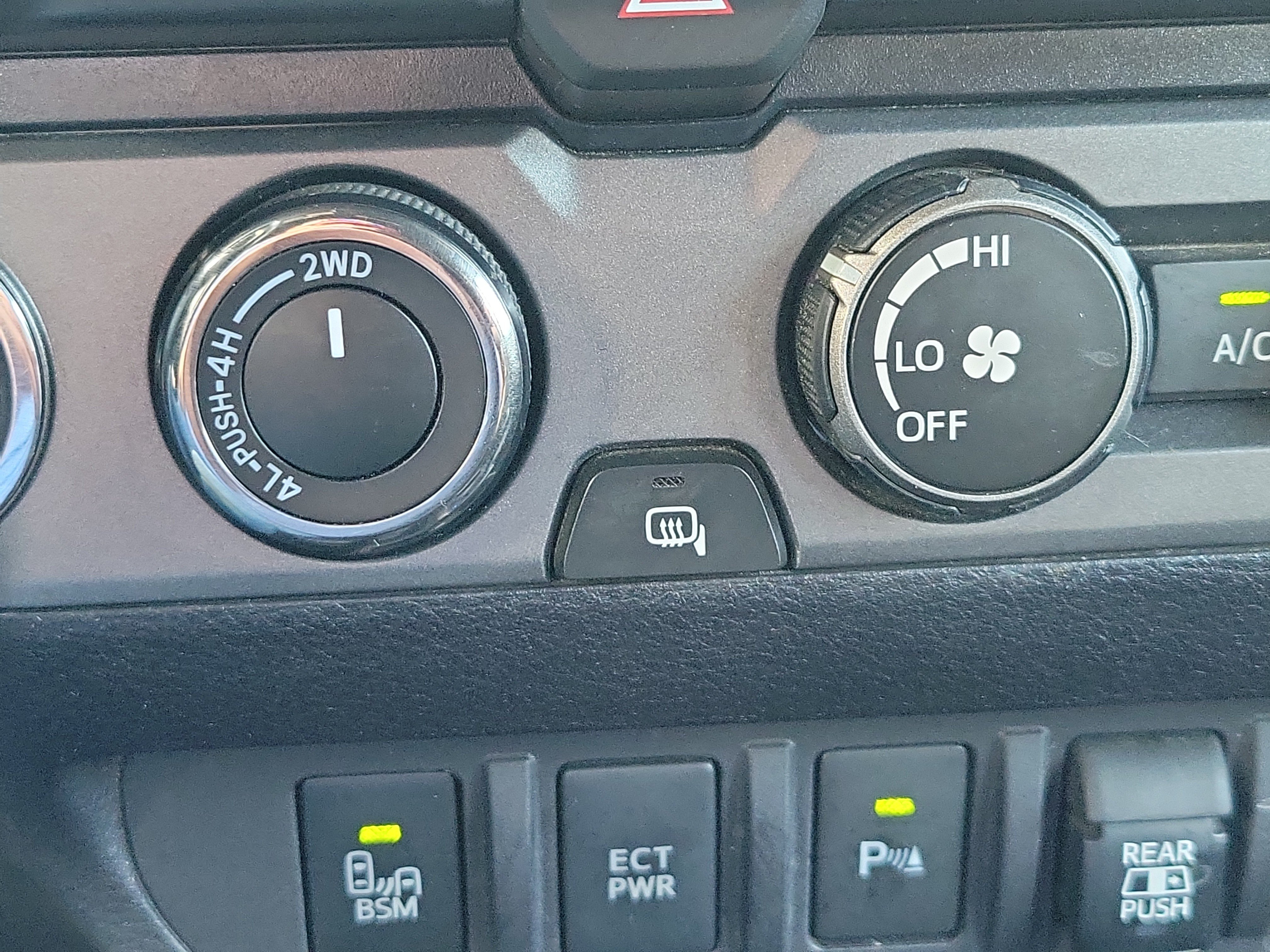 Used 2020 Toyota Tacoma TRD Off-Road w/ Technology Package AWD/4WD image 29