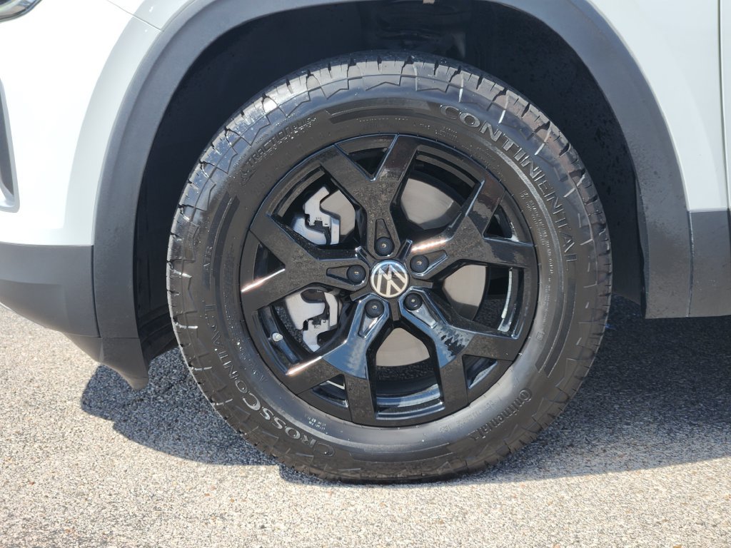 Used 2025 Volkswagen Atlas Peak Edition SE AWD/4WD image 7