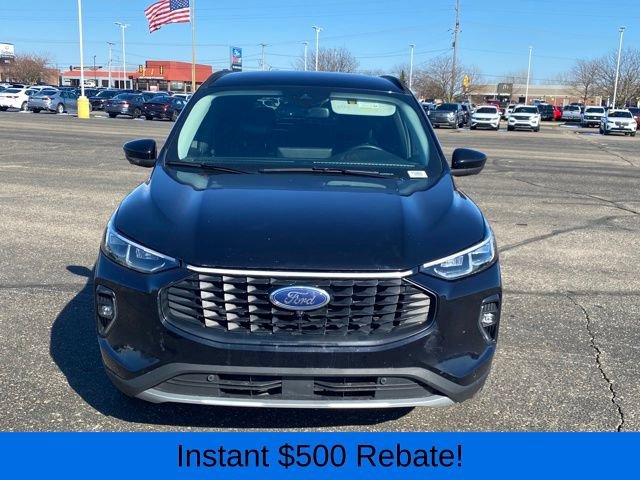 Used 2023 Ford Escape Platinum image 2