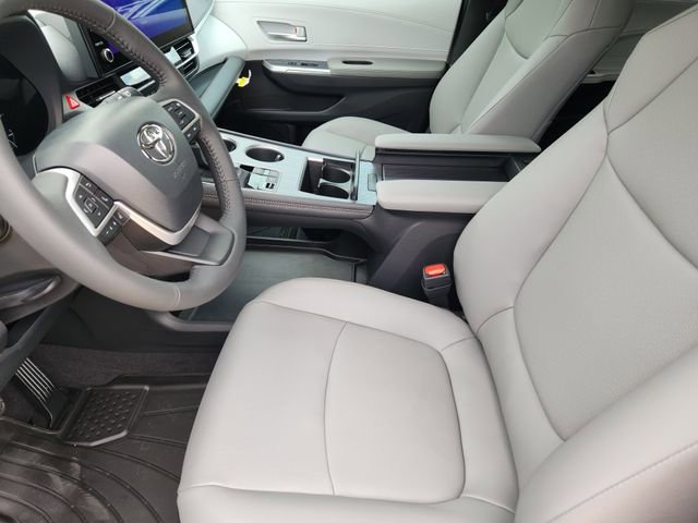 New 2026 Toyota Sienna XLE FWD image 11