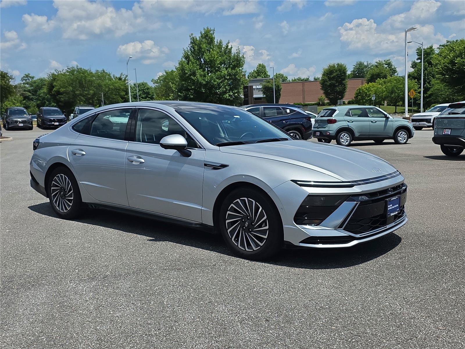 Certified 2025 Hyundai Sonata Limited FWD image 9