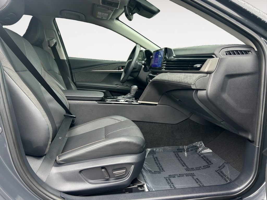 Used 2025 Toyota Camry XLE image 10