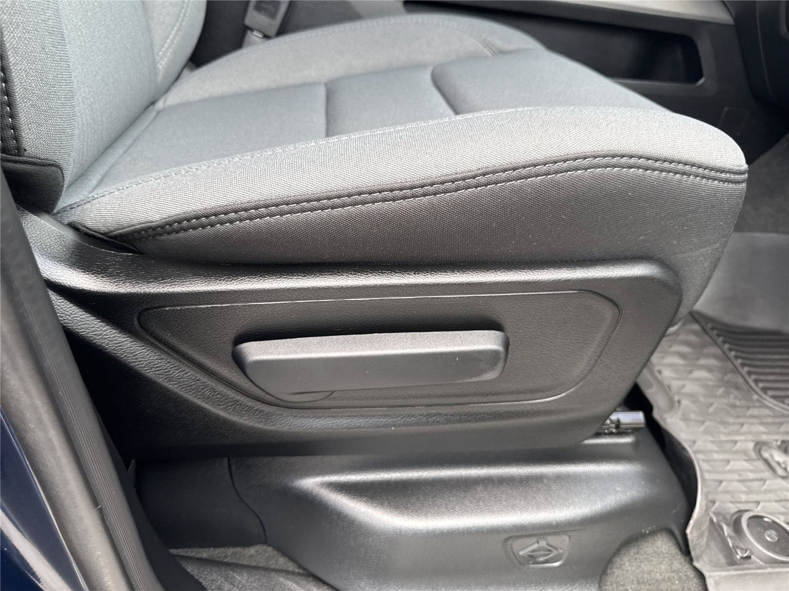 Used 2022 RAM 1500 Big Horn AWD/4WD image 37