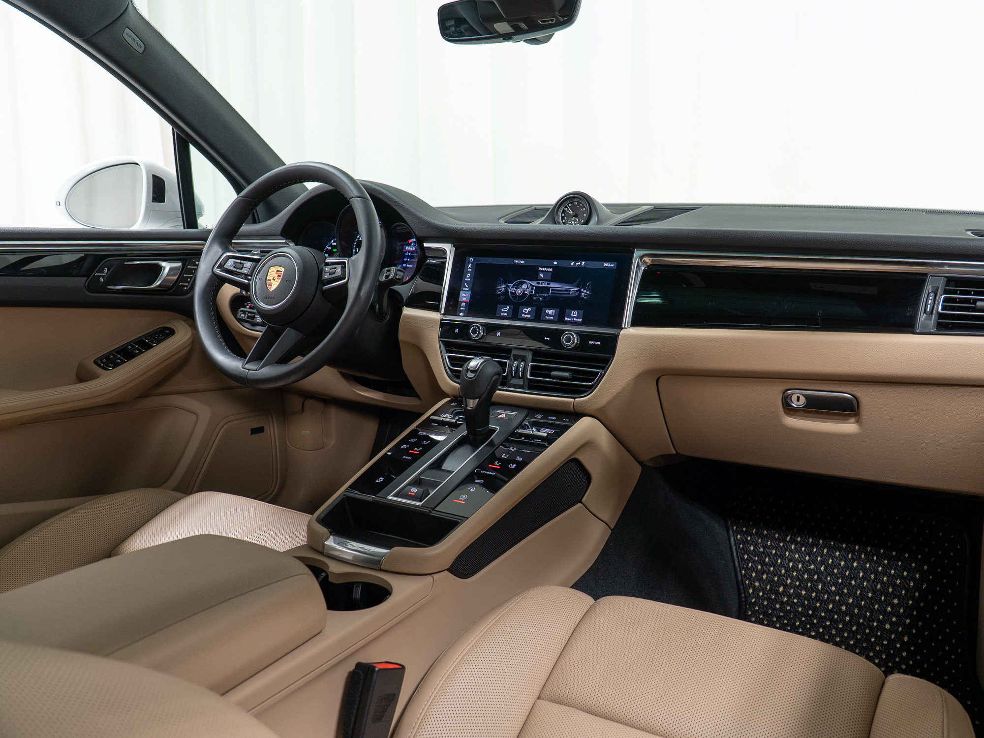 Certified 2022 Porsche Macan AWD/4WD image 17