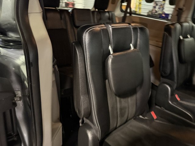 Used 2019 Dodge Grand Caravan SXT FWD image 32