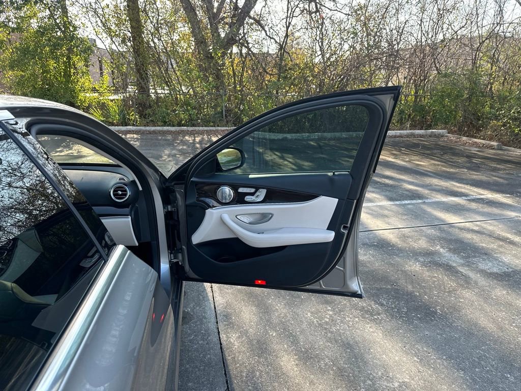 Used 2021 Mercedes-Benz E 450 E 450 image 28