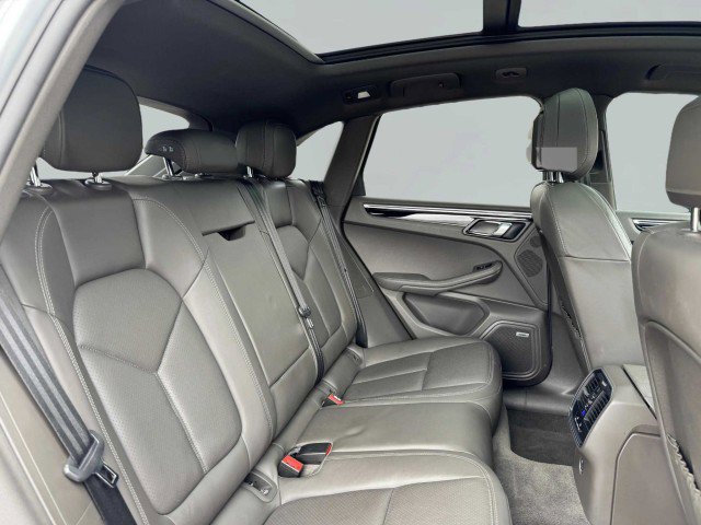 Used 2019 Porsche Macan image 45