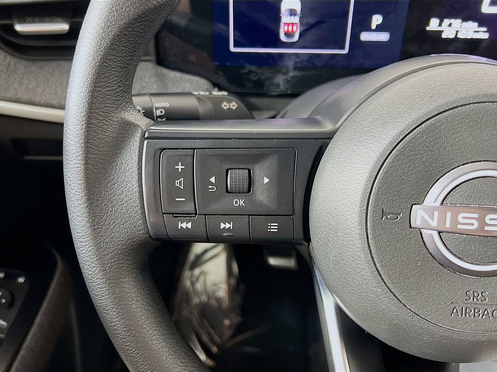 Used 2025 Nissan Kicks SV AWD/4WD image 30