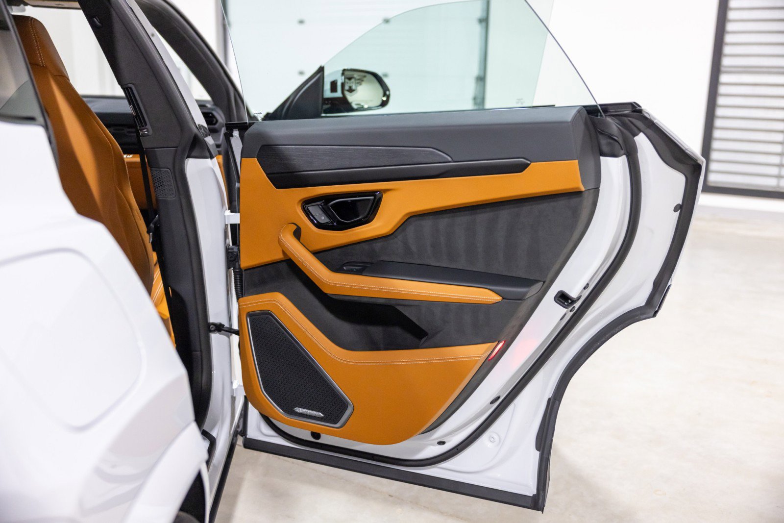 Used 2025 Lamborghini Urus SE image 28