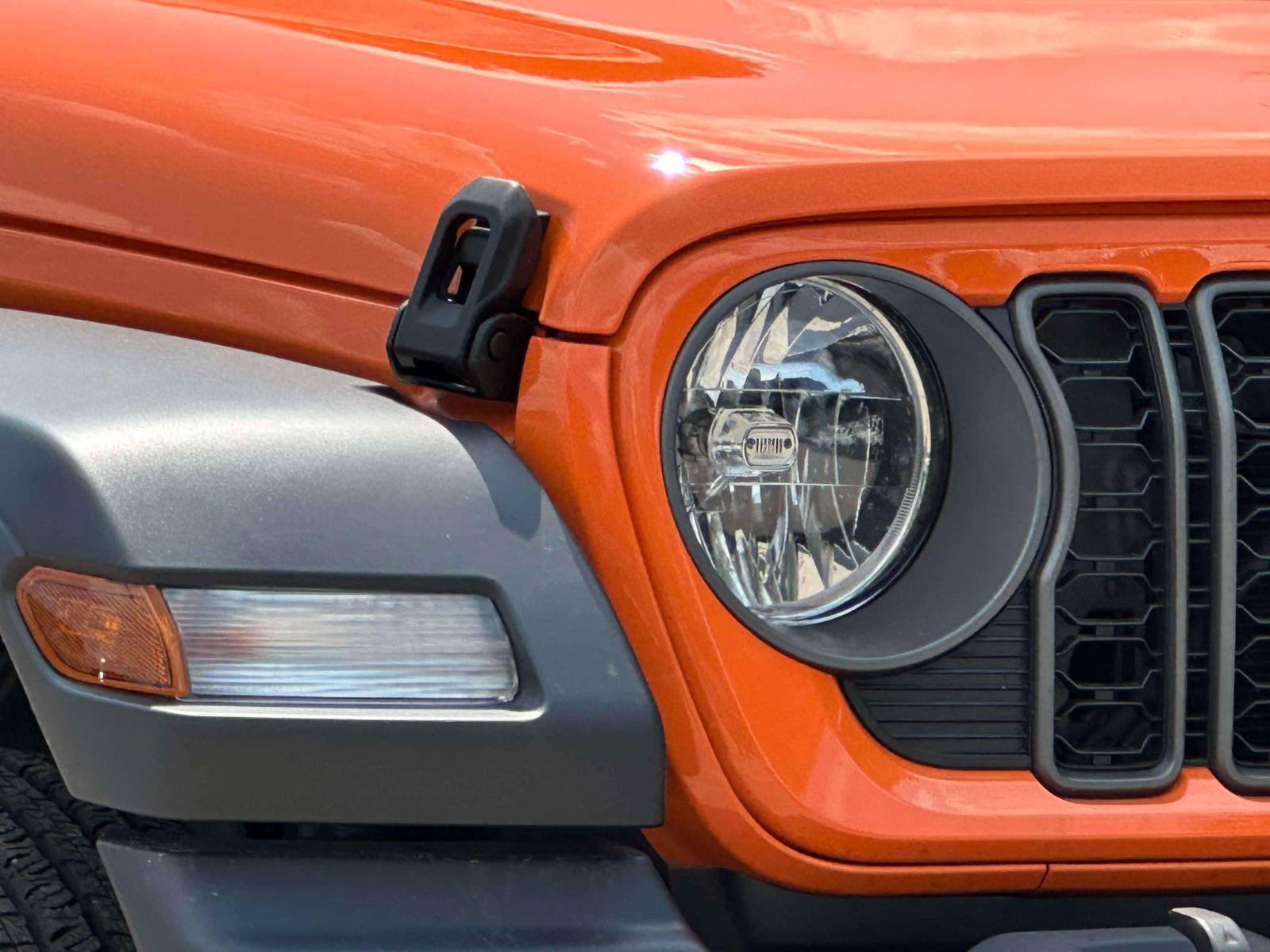 Used 2025 Jeep Wrangler Sport AWD/4WD image 8