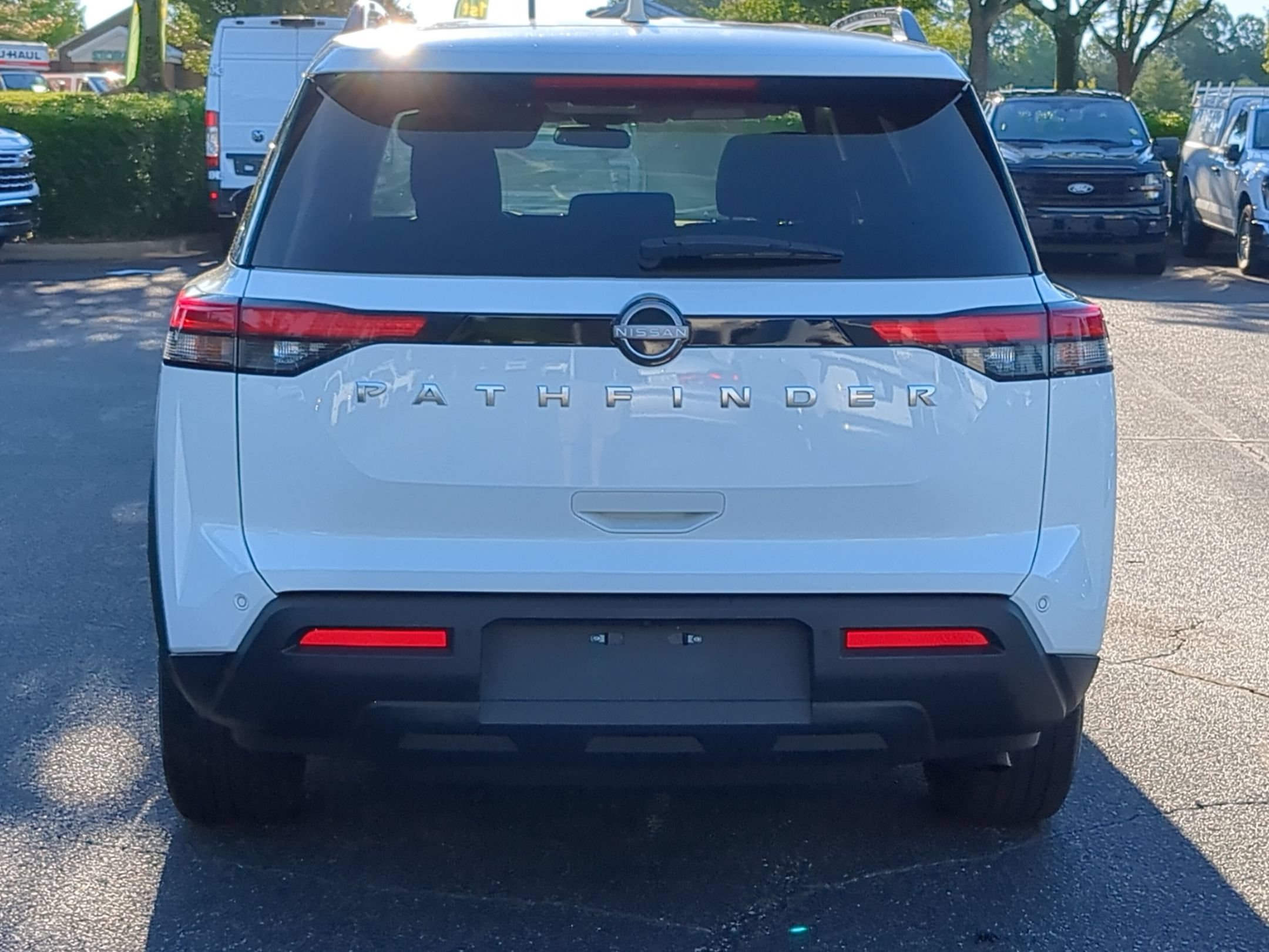 Used 2025 Nissan Pathfinder SV FWD image 9