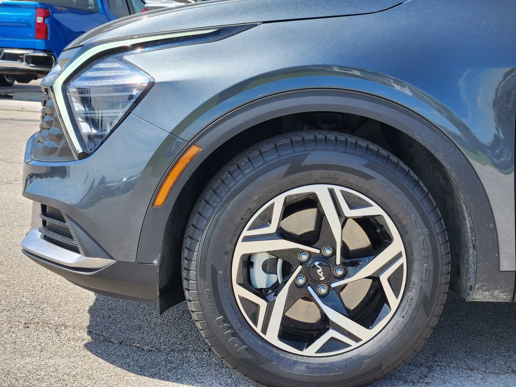 Used 2025 Kia Sportage LX FWD image 9