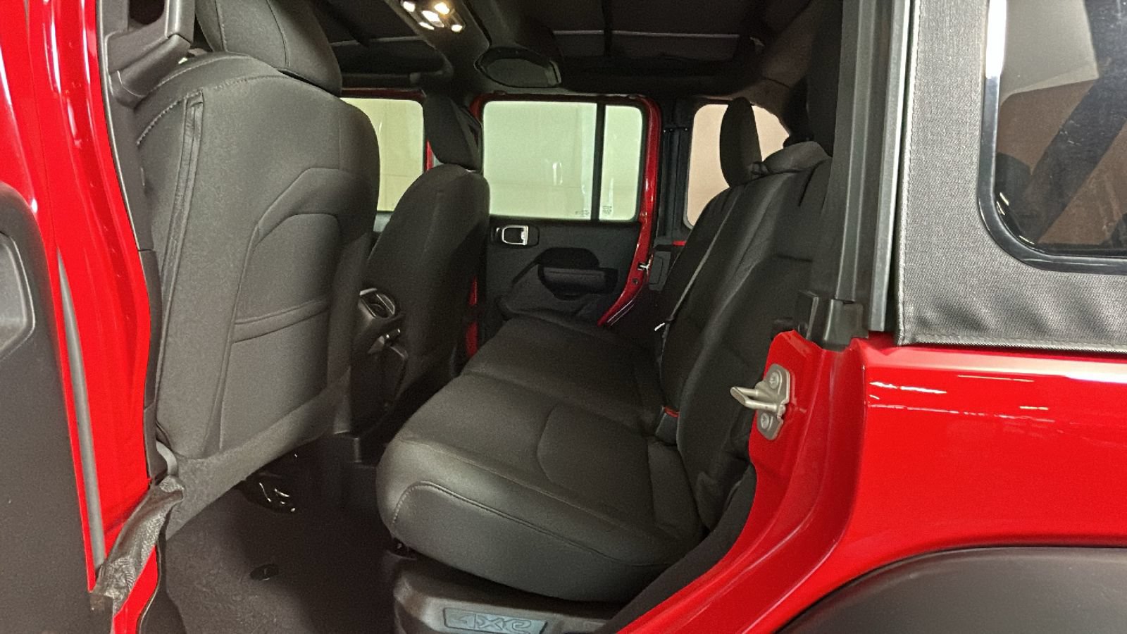 Used 2023 Jeep Wrangler Unlimited w/ Cold Weather Group AWD/4WD image 28